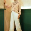 099dfd5b1ebb6d2fdc7730af26b6ffe21622806680.jpg LAYLA RUFFLE TOP (KHAKI BROWN)