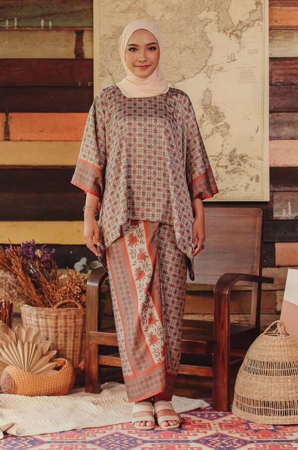 110cd2a76e0f72a657e379c031f46d2b1648183830.jpg DAHLIA BATIK PAREO (BURNT ORANGE)