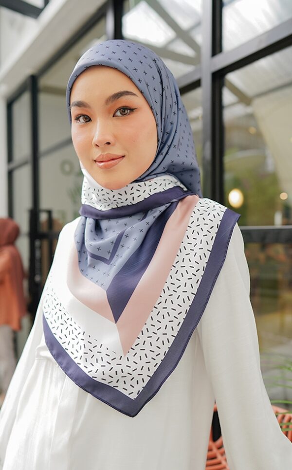143542d47b480c3aa6b7cd75fd0fbf101656643549.jpg CECILIA PRINTED SQUARE (FADED BLUE)