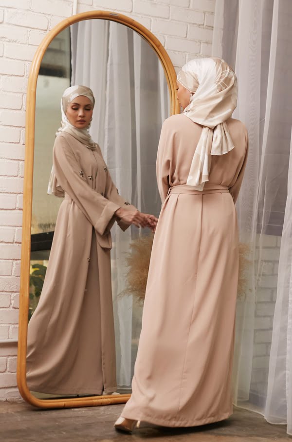 17052021-4-5 WADEENA ABAYA (NUDE)
