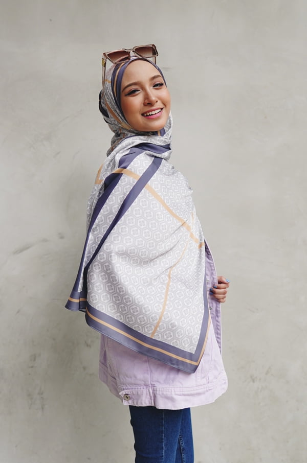 186cdd95737b184ec93b2b33d36636141641525879.jpg AUDREY PRINTED SHAWL (BLUE STONE)