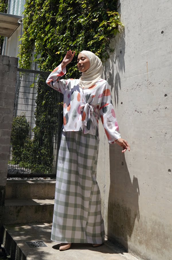 1b106f47a7025f3204b505f580de945b1616845038.jpg YURI KIMONO SET (LEAF GINGHAM)