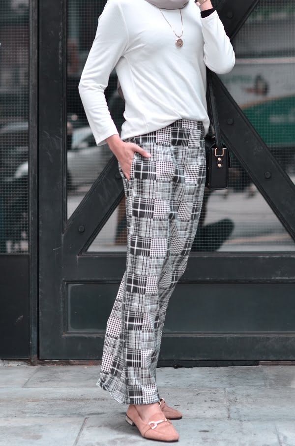 1cb852c2ab1d2d5949079ea20123af6e1566880709.jpg ARIA SKIRT (BLACK CHECKERED)