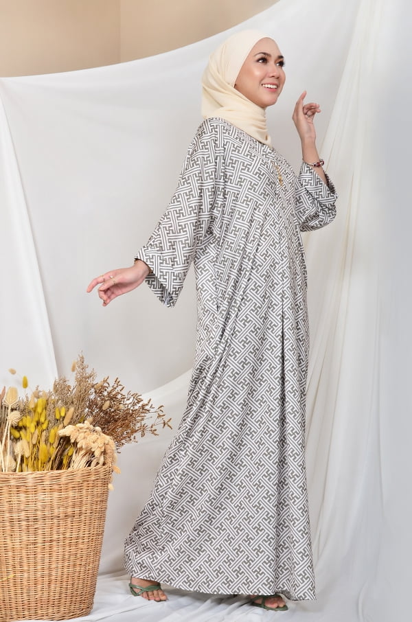 29585e60156dd08d41d3d498f452ebe81589087700.jpg NIKITA LONG KAFTAN (CAMOUFLAGE GREEN)