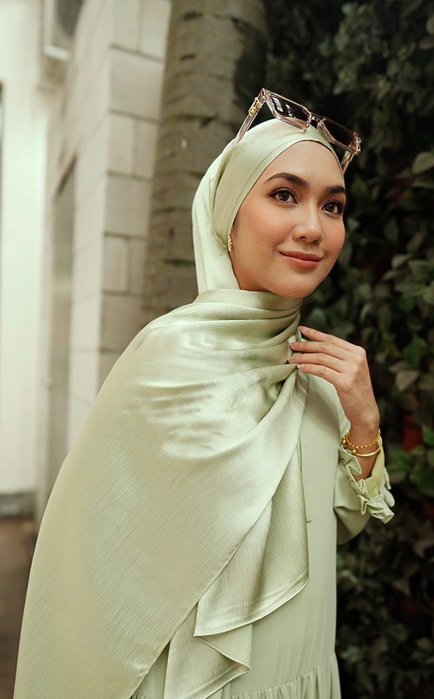 2a2c894bc7d683ad6b458955c8959f7b1656140907.png MEDYNA TEXTURE PLAIN SHAWL (GREEN TEA)