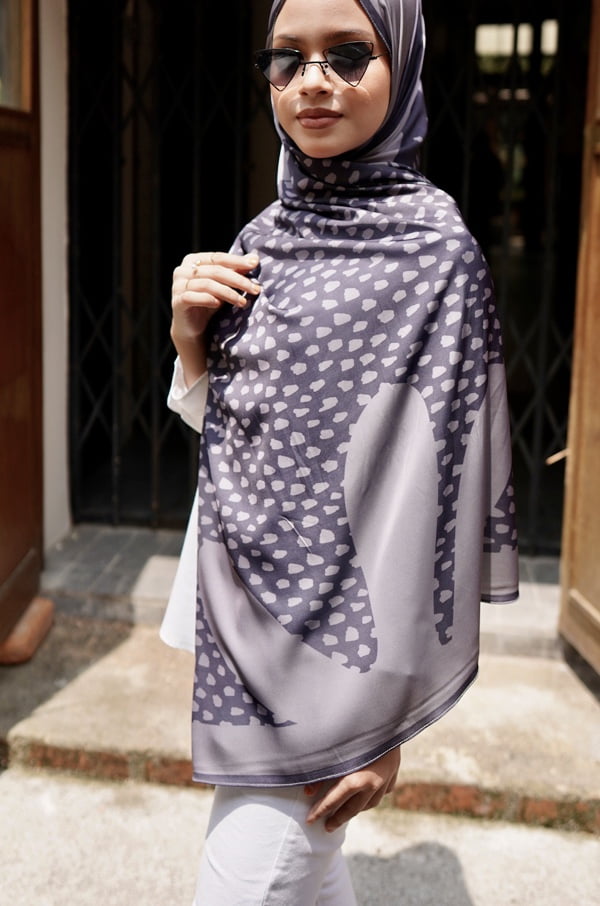 OPHELIA KURUNG IN NAVY BLUE