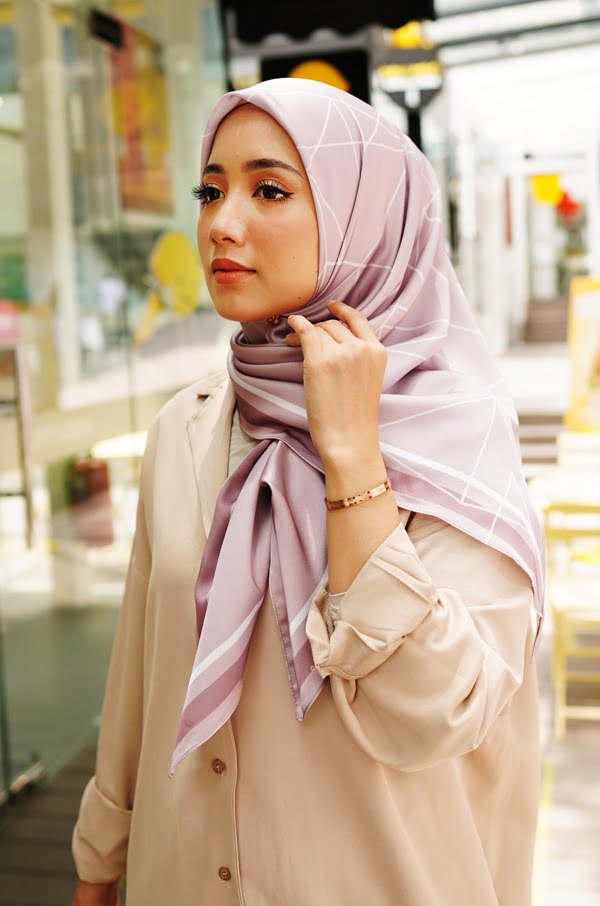 31f87974af20bb2a6ab49145fe2d0b481625034685.jpg ATILIA PRINTED SQUARE (ROSE MAUVE)