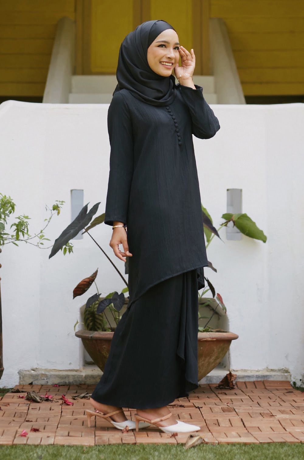 323ceceedd3b3940a3c728d3124736391648794696.jpg LARISSA TEXTURED KURUNG (SUPER BLACK)