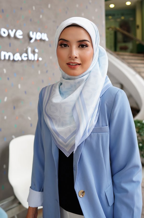 LOTUS PRINTED SQUARE (ANGLE BLUE)