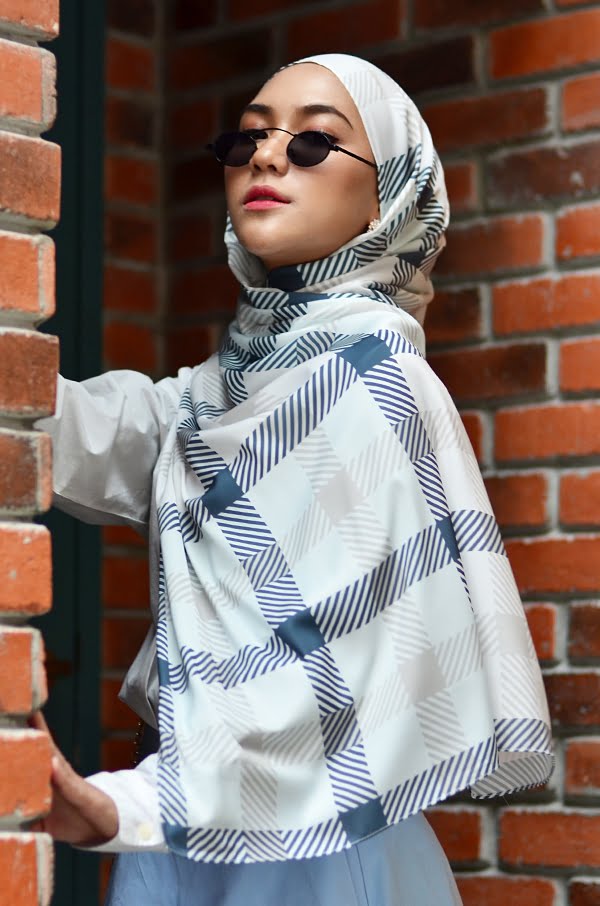 CHECKERED PRINTED SHAWL (INDIGO BLUE)