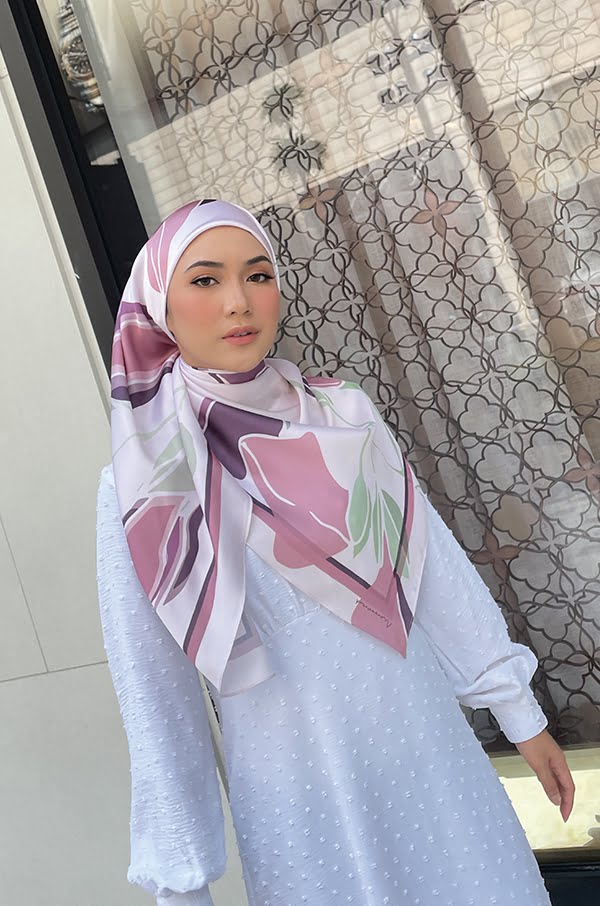 387cdd653d8caf73ee3ffea184b10b7f1647931452.jpg MYLAA PRINTED SQUARE (MAUVE MIST)