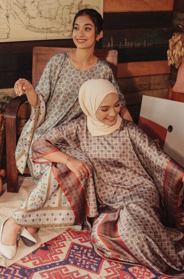 3c2609d65a6ed743ac3fe0cc55f00e3c1648183832.jpg DAHLIA BATIK PAREO (BURNT ORANGE)