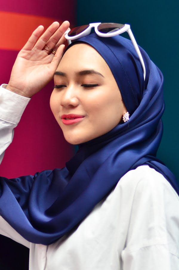 3c57441e30244adb27acf0e8044bcff01578469690.jpg BASIC PLAIN SHAWL EYELASH (NAVY BLUE)