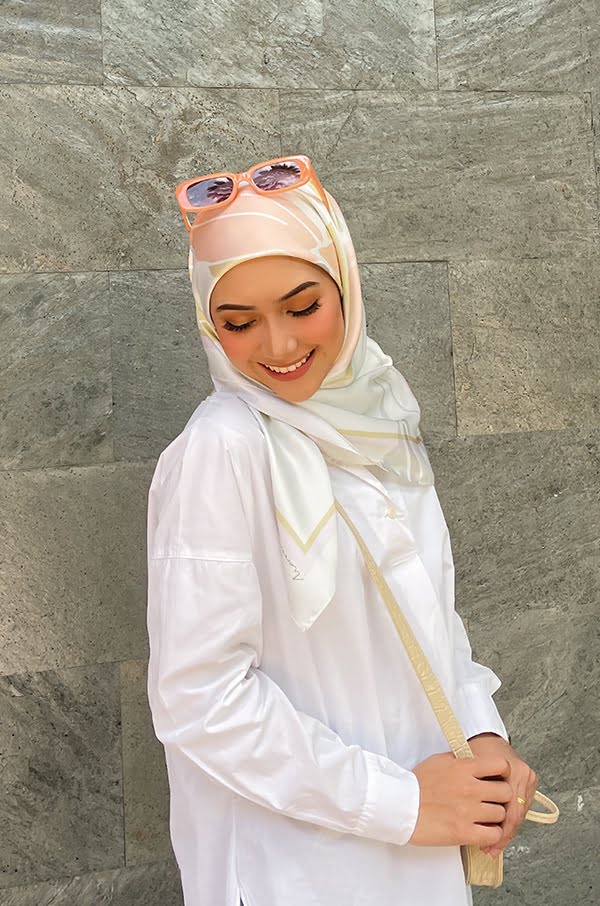 3ca84ca7b93563c0559dea5410c462721647931498.jpg MYLAA PRINTED SQUARE (LEMON MINT)