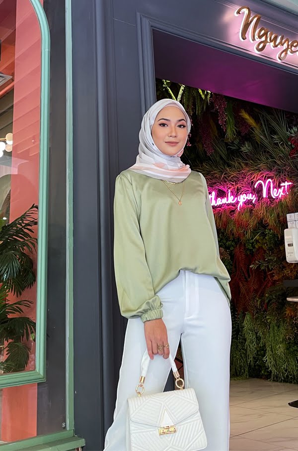 ELISA PLAIN TOP (PISTACHIO GREEN)
