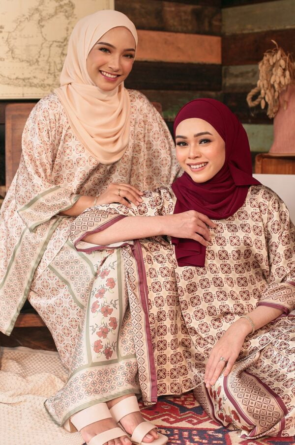 3cfdb9b00506bd048115995fa98908011648183931.jpg DELIMA BATIK PAREO (CREAM LIME)