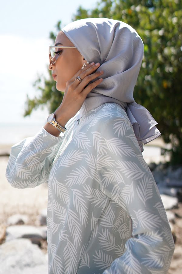 3e1f4ee8c38025ec73079b368273dd561602488038.jpg ELINA CLASSY SHAWL (SKY GREY)