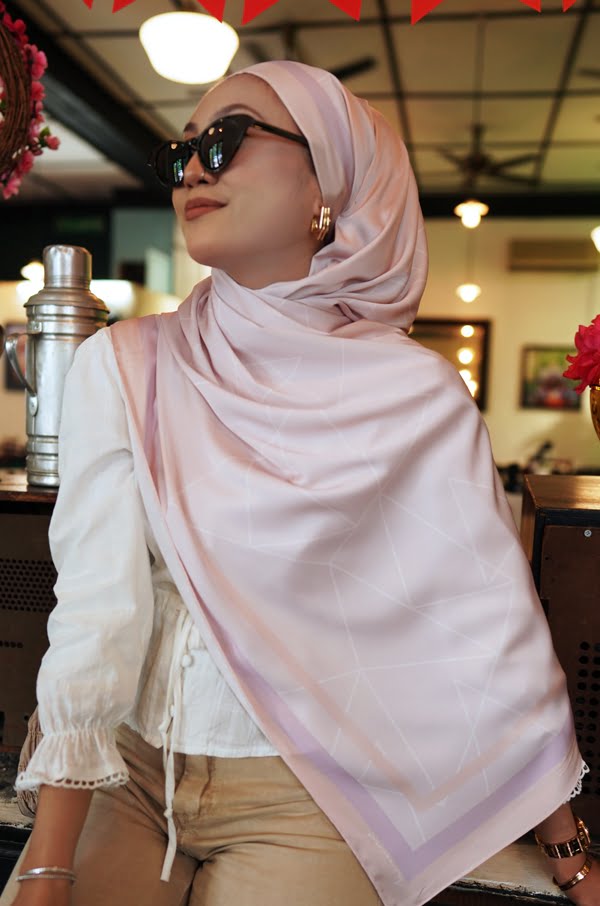 3fc535d9f43782e227af7d583f3d0d8e1619262091.jpg ATILIA PRINTED SHAWL (LILAC CREAM)