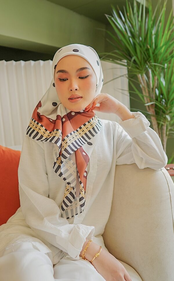 4d2b9ed7758721f1fd6fd43e921ead9f1656642579.jpg MOLLY PRINTED SQUARE (BROWN WHITE)