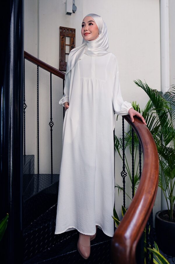 TAHEERA JUBAH DRESS (WHITE)