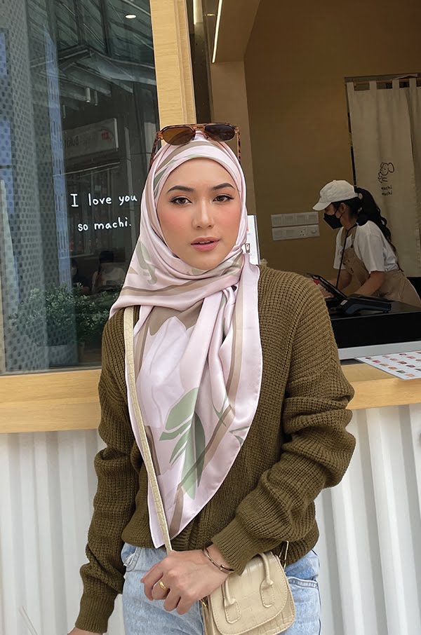 54407893ef4b8e42d0b6f2bf0b2fa3b21647932188.jpg MYLAA PRINTED SQUARE (SAGE BROWN)
