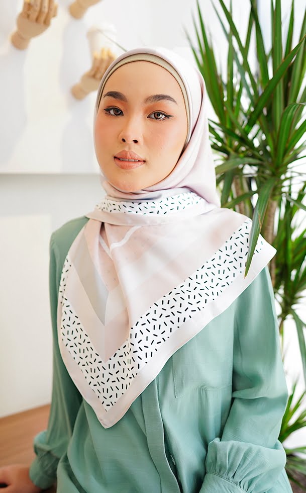 CECILIA PRINTED SQUARE (POWDER GREEN)