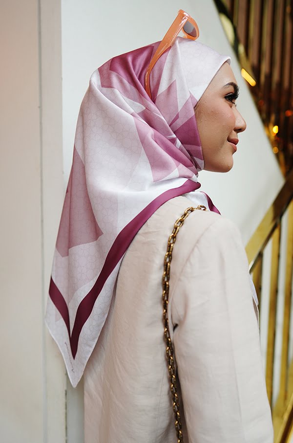 ASTRID PRINTED SQUARE (MAUVE TAUPE)