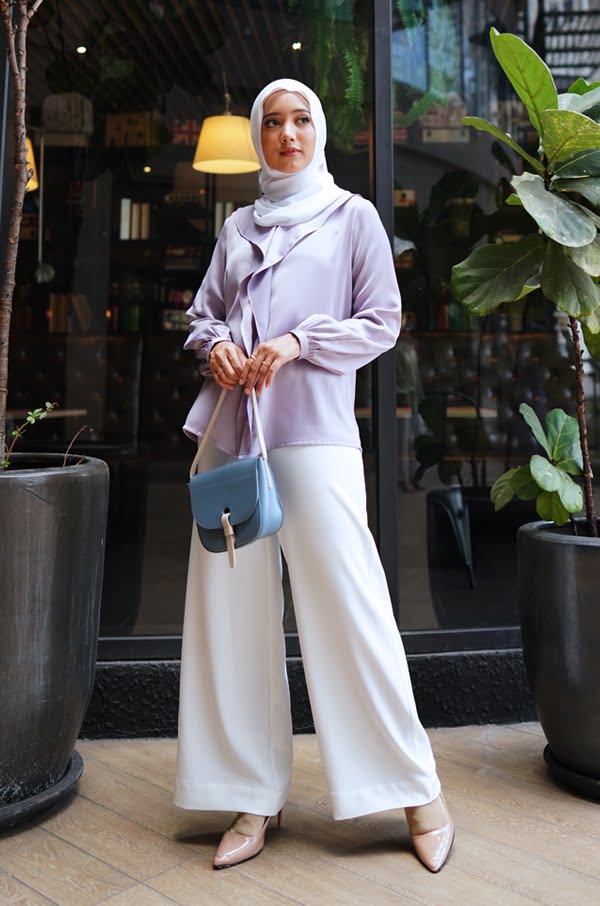 5e5fec4cbfb98cff44b85348e07304531622806988.jpg LAYLA RUFFLE TOP (DUSTY LILAC)