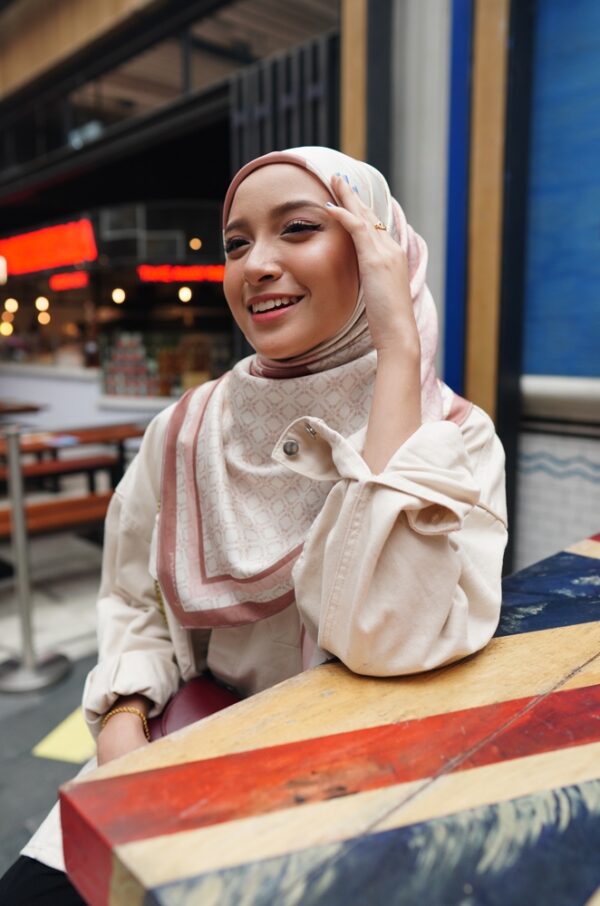 RUBY PRINTED SQUARE (NUDE BROWN)