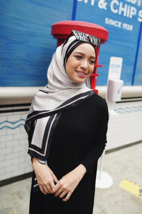 AUDREY PRINTED SHAWL (BLACK)