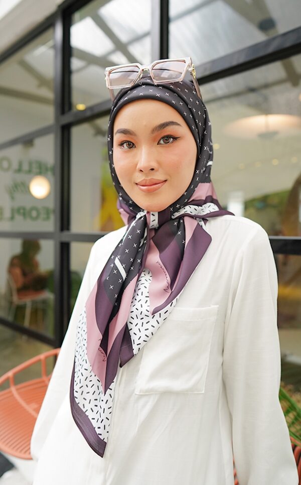 CECILIA PRINTED SQUARE (MAGENTA PURPLE)