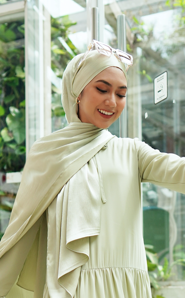 64ffb27dffdbb9005689b2dfb08a0dd01656140974.png MEDYNA TEXTURE PLAIN SHAWL (GREEN TEA)
