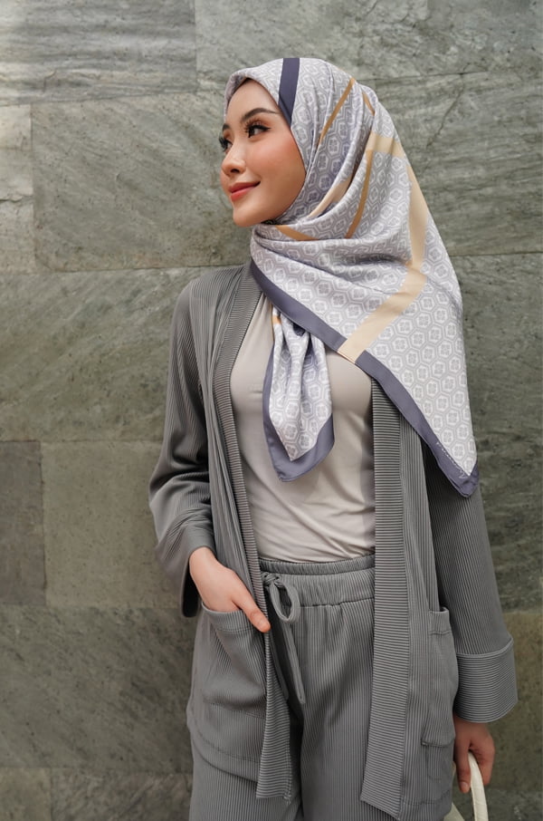 6b751f5607af73a6717432a50ed1ed451641526234.jpg AUDREY PRINTED SQUARE (BLUE STONE)