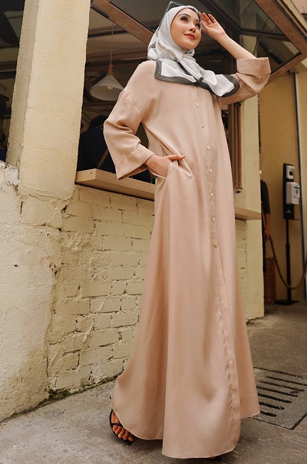 ALEEYA PLAIN JUBAH (NUDE)