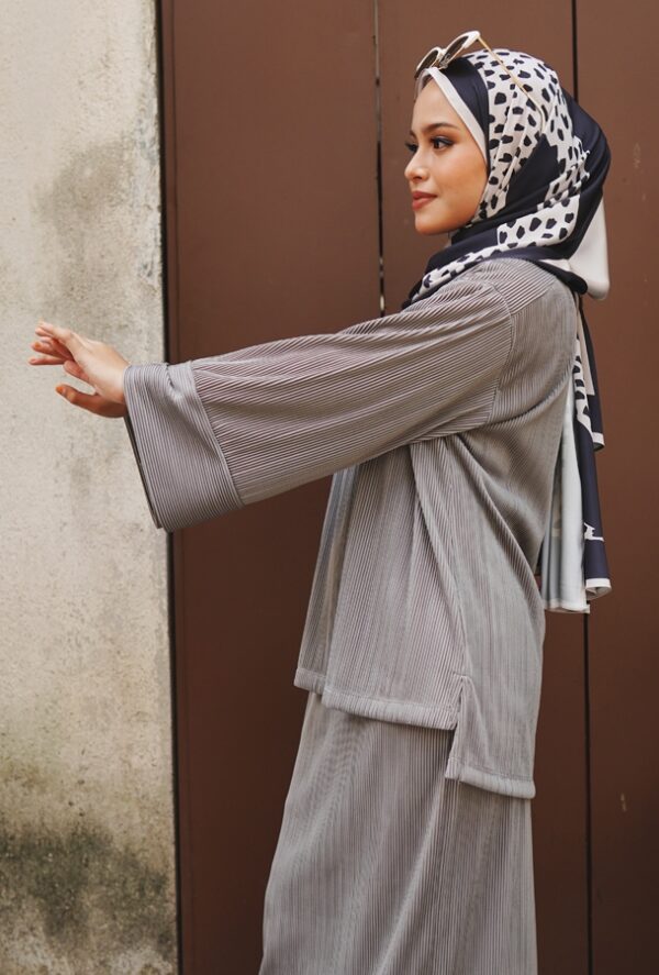 CAMILA PLEATED SET (LAVA GREY)
