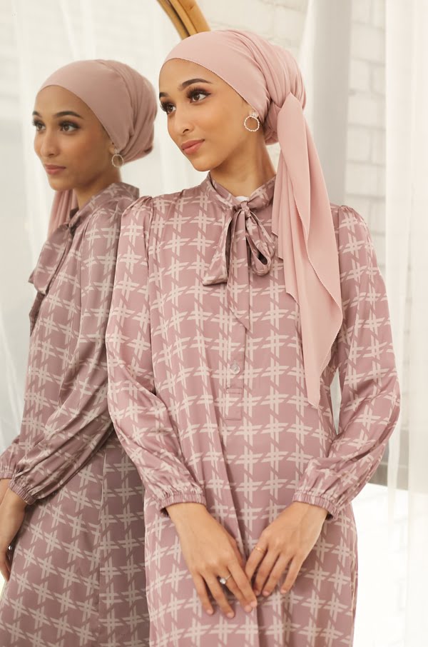 72053b05a0545b6b863594704c8630e01618933916.jpg ERIKA PRINTED DRESS (DUSTY MAUVE)