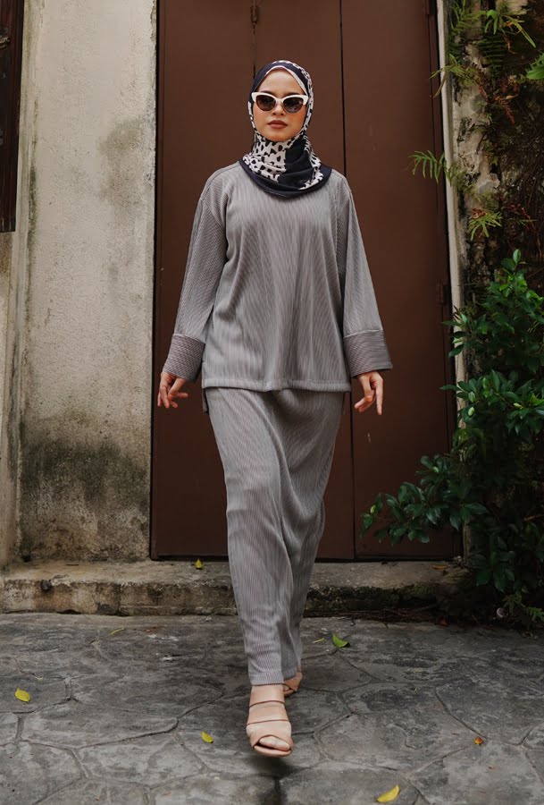CAMILA PLEATED SET (LAVA GREY)