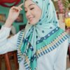 7847d388fbbfb24bc09222ed54f803ed1656642342.jpg MOLLY PRINTED SQUARE (TURQUOISE)