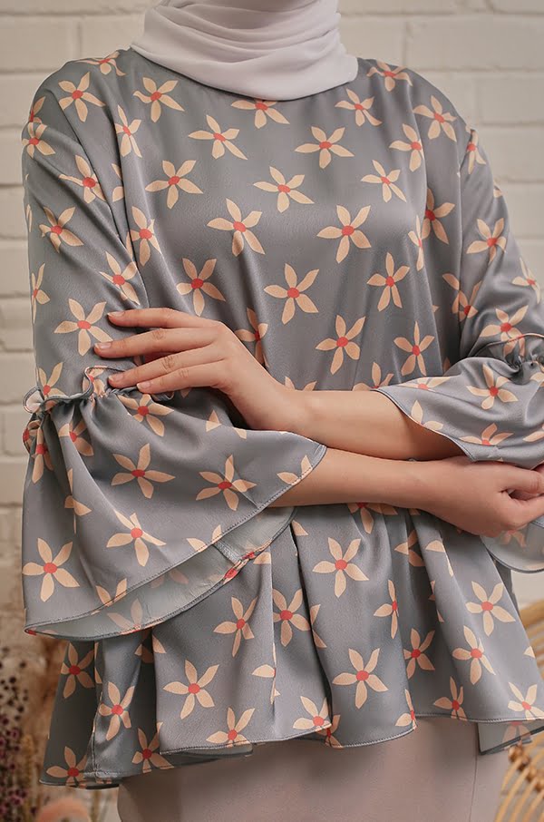7ab0d8bea865827f45ea402b4da12db61646970015.jpg LILY FLORAL KURUNG (SHARK GREY)