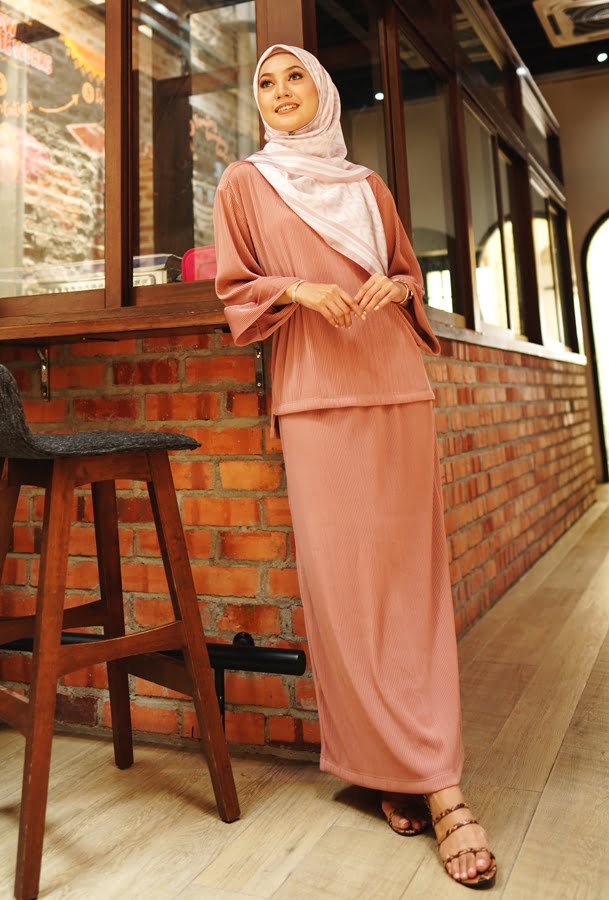 CAMILA PLEATED SET (CORAL ALMOND)