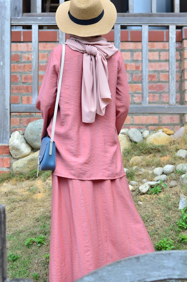 7d0d3da8a266ac1b073eae77debcb2281582008583.jpg KAYLA STRIPE SET (CORAL)