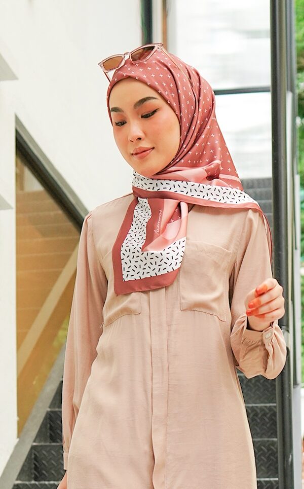 CECILIA PRINTED SQUARE (DARK CORAL)