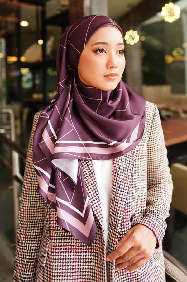 ATILIA PRINTED SQUARE (DARK PURPLE)