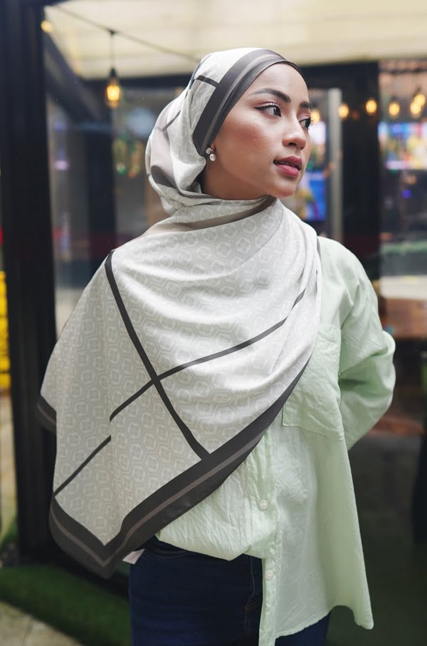 AUDREY PRINTED SHAWL (OLD GREEN)