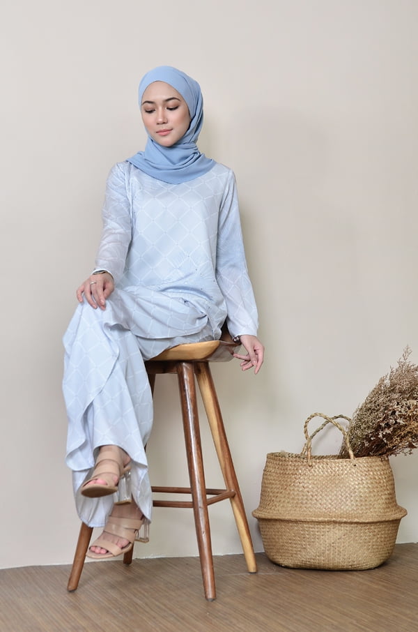 8429ae1686e0e7c78a92ace52ba2366c1593147824.jpg LUNA KURUNG MODERN (ICE BLUE)