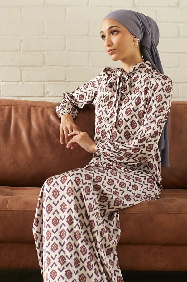8550e8a8682c372104cd1655d4c53a7a1618931682.jpg EVELYN PRINTED DRESS (ROSEWOOD)