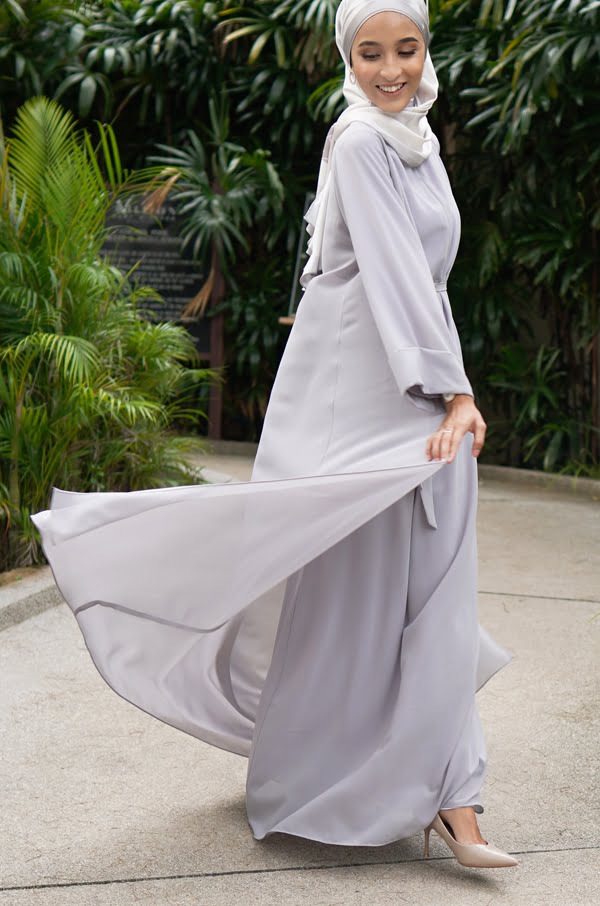 8669dadff540ca2750e3d3fa69e35a561598591480.jpg MAISY CHIFFON DRESS (SMOKEY GREY)