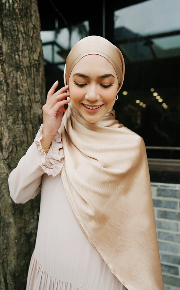 MEDYNA TEXTURE PLAIN SHAWL (LIGHT CREAM)