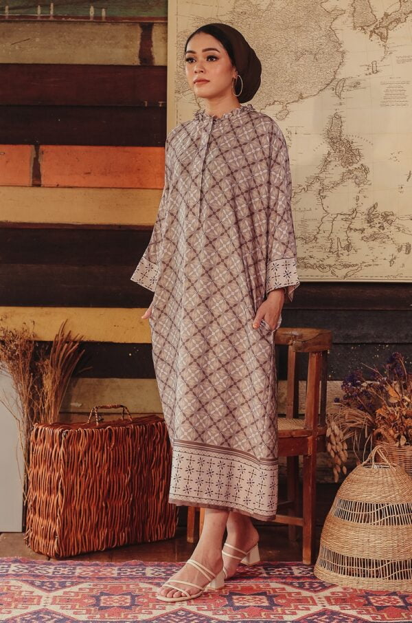8d7f5ed5c161e29ed0325aa4b2d910701648184230.jpg AISYAA BATIK TUNIC (BROWN GREY)