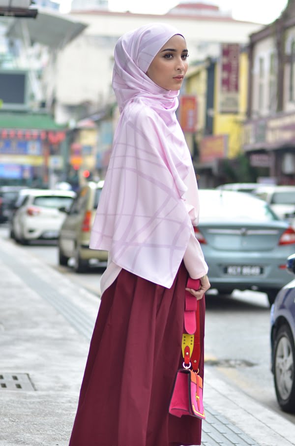 8fd56e19e7c29a403d0d8e9dd3bde6851571125085.jpg LEAH PRINTED SHAWL (COTTON ROSE)